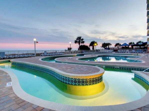 Piscine intérieure, piscine extérieure