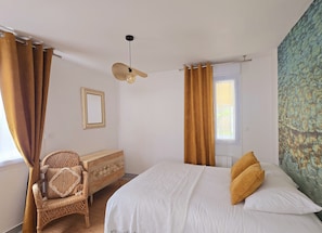 3 bedrooms, desk, iron/ironing board, free WiFi