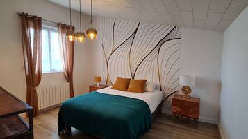 3 bedrooms, desk, iron/ironing board, free WiFi