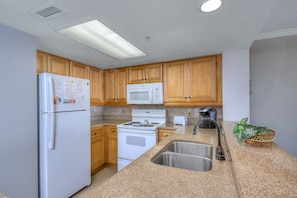 Fridge, microwave, oven, stovetop - Ocean Reef Resort 1420 3BR OF Condo in Myrtle Beach (Myrtle Beach)
