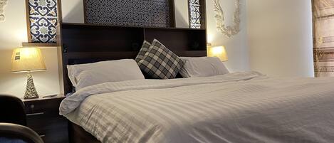 5 bedrooms, WiFi, bed sheets