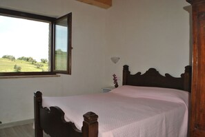 3 bedrooms, iron/ironing board, travel cot, WiFi