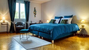 Room - Beautiful architect-designed villa with swimming pool in the middle of a large park 10 minutes from Auch. (Auterive)