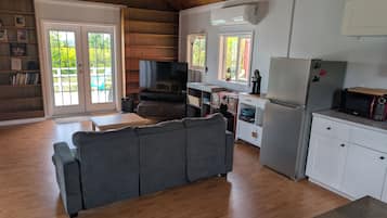 Panoramic-Ferienhütte, Buchtblick | Wohnbereich