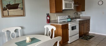 Perfect Getaway. Only 1 block to the Beach