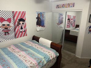 3 bedrooms, internet, bed sheets