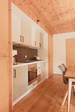 KĂŒhlschrank, Ofen, Herdplatte, GeschirrspĂŒler