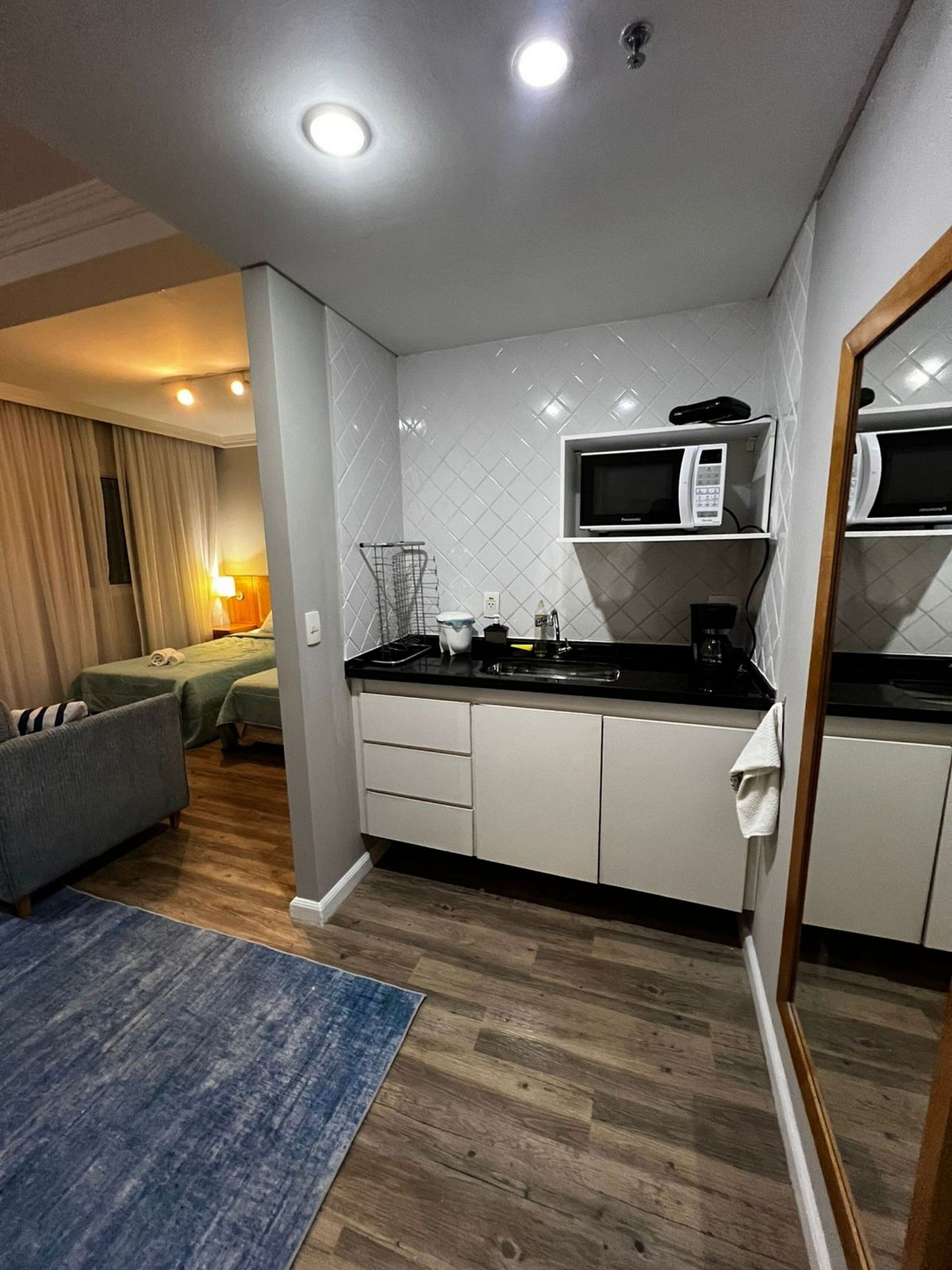 Habitación básica con 2 camas individuales | Cocina privada | Artículos de limpieza 