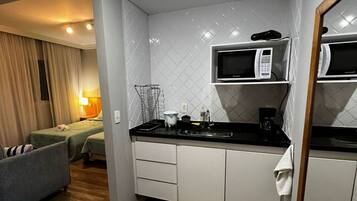 Quarto duplo básico | Cozinha privada | Produtos de limpeza