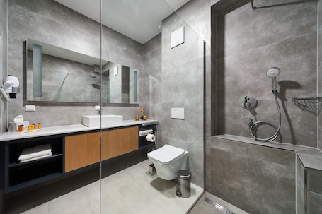 Superior Double Room | Bathroom. WENS Hotel