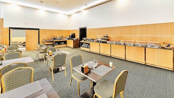 Daily buffet breakfast (EUR 18.50 per person)