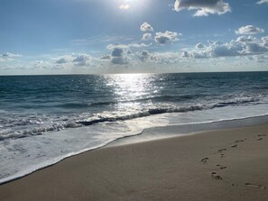 Beach nearby, sun loungers, beach towels