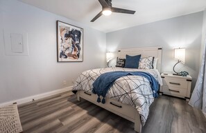 1 bedroom, iron/ironing board, free WiFi, bed sheets - Vegas Condo Near Strip • Pools • Gated  FREE Parking and  NO RESORT FEES (Paradise)