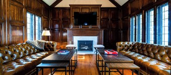 (2026 OPEN!) Luxurious and Private Lakefront Estate!