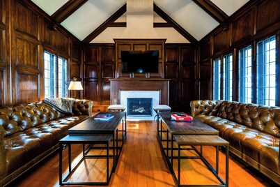 (2026 OPEN!) Luxurious and Private Lakefront Estate!