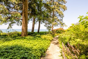 Property grounds - (2026 OPEN!) Luxurious and Private Lakefront Estate! (Stevensville)