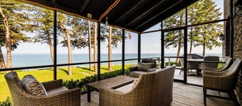 Luxurious and Private Lakefront Estate!