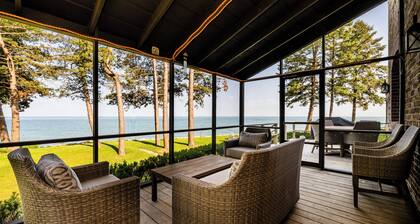 Luxurious and Private Lakefront Estate!