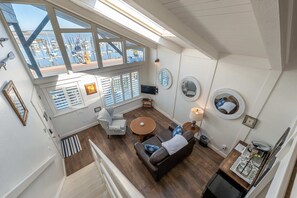 Neljän hengen huone | Oleskelualue