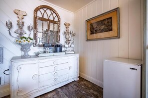 مناشف، صابون، شامبو، ورق حمّام