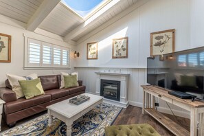 Living area - Bandon Marina Inn (Bandon)