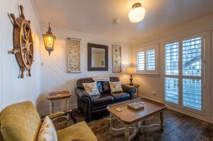 Single Room, Bay View | Living area