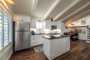 Superior Quadruple Room | Private kitchen | Coffee/tea maker