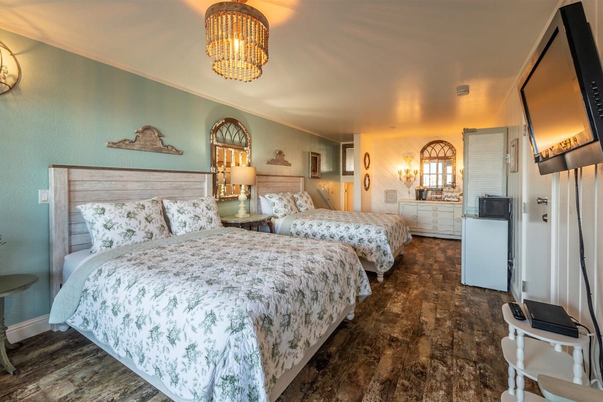 Quadruple Room | Free WiFi, bed sheets