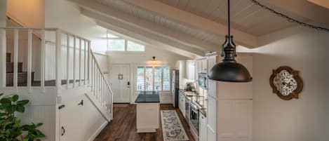 Superior Quadruple Room | Living area