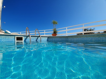 Penthouse Christina - Large Sun Terrace w Pool 300 meters beach/local amenities