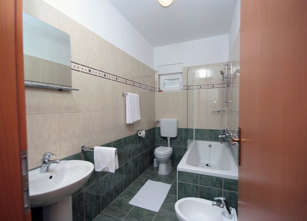 A bathroom with a sink, toilet, and bathtub.