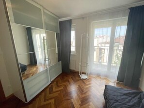 2 bedrooms, bed sheets