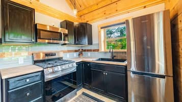 冰箱、微波炉、烤箱、炉灶