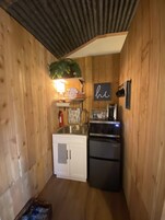 Frigobar, microondas, cafetera/tetera