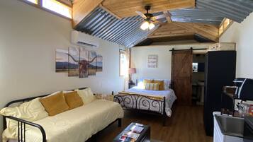 Executive Cabin | Living area