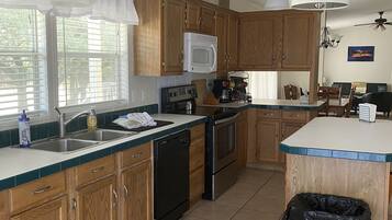 Family House, 3 Bedrooms, Non Smoking, 2 Bathrooms | Private kitchen | Mini-fridge, microwave, coffee/tea maker