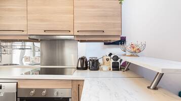 Réfrigérateur, micro-ondes, four, lave-vaisselle