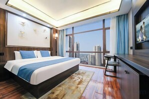 A modern hotel room with a large bed, a city view, and a flat-screen TV. - Ruixi International Hotel (Guang'an Railway Station Branch) (Guang'an)