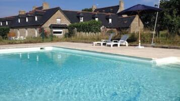 Piscine couverte, piscine extérieure