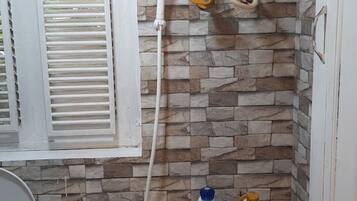 Douche, serviettes fournies