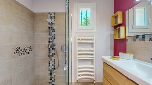 Hair dryer, toilet paper - Panoramic view, private pool, walking distance Apt town center - 110m², Luberon (APT)