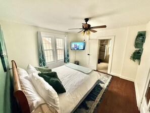 3 bedrooms, iron/ironing board, travel cot, WiFi - ☆ Broadripple| Restaurants| Bars| Bonfire| Parking (Indianapolis)