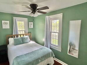 3 bedrooms, iron/ironing board, travel crib, WiFi