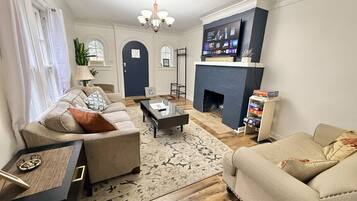 Télévision, cheminée, jeux vidéo, Netflix