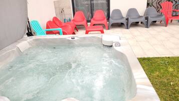 Bain à remous extérieur