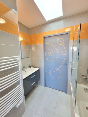 Shower, hair dryer, towels, toilet paper