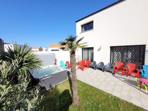Outdoor spa tub - Villa Seaside- Jaccuzzi BEACH 200 m walk ! (Saint-Hilaire-de-Riez)