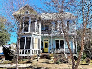 Exterior - VICTORIA HOUSE DOWNTOWN1br Apt (Mobile)