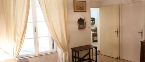 1 chambre, fer et planche à repasser, Wi-Fi gratuit, draps fournis