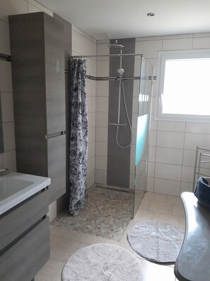 Een douche, een haardroger